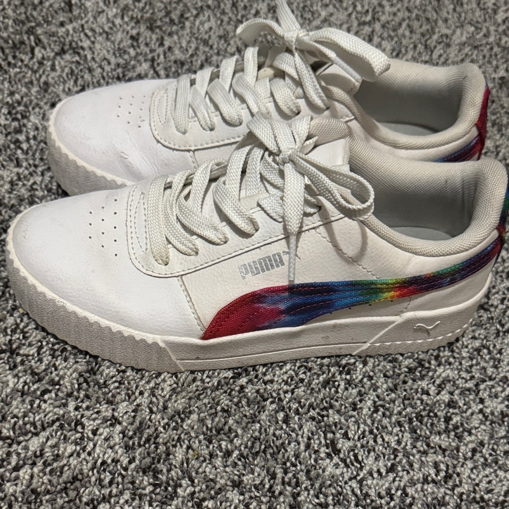 Tie-dye pumas